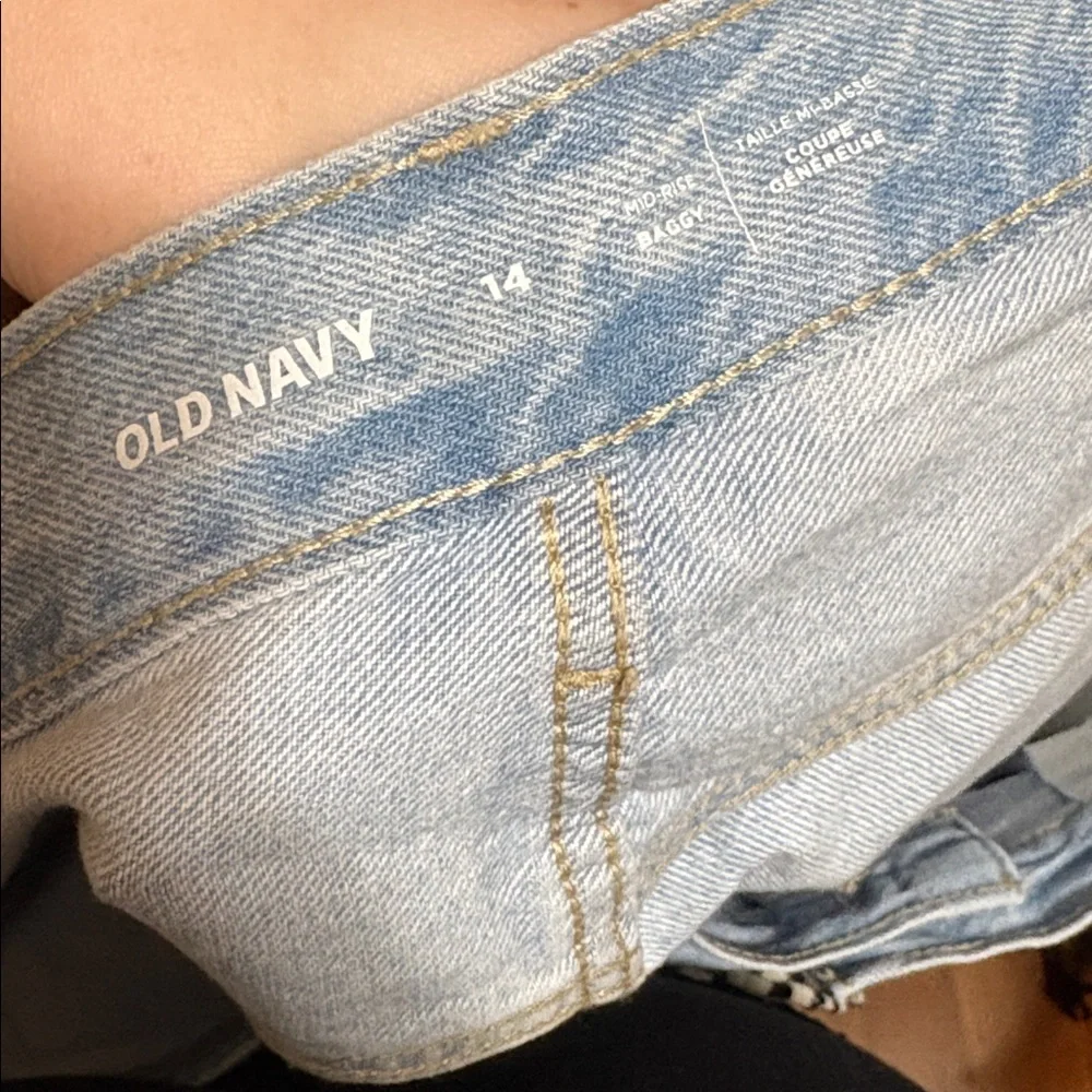Old Navy Mid-Rise Baggy Cut-Off Jean Bermuda Shorts - Picture 7 of 9